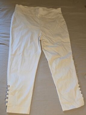 Attyre White Capris with Side Tab Detail